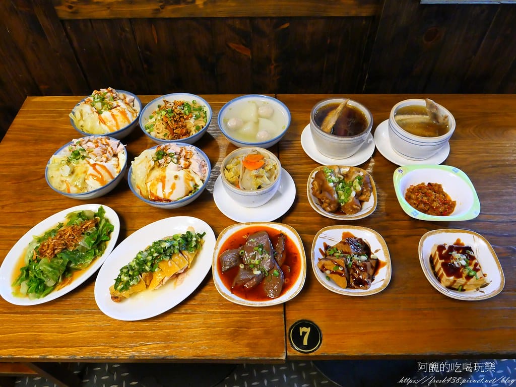 【板橋美食】兩津號雞肉飯,板橋必吃的雞肉飯,CP值破表,70元金牌雞肉飯附一整顆荷包蛋! - 第46張圖 41
