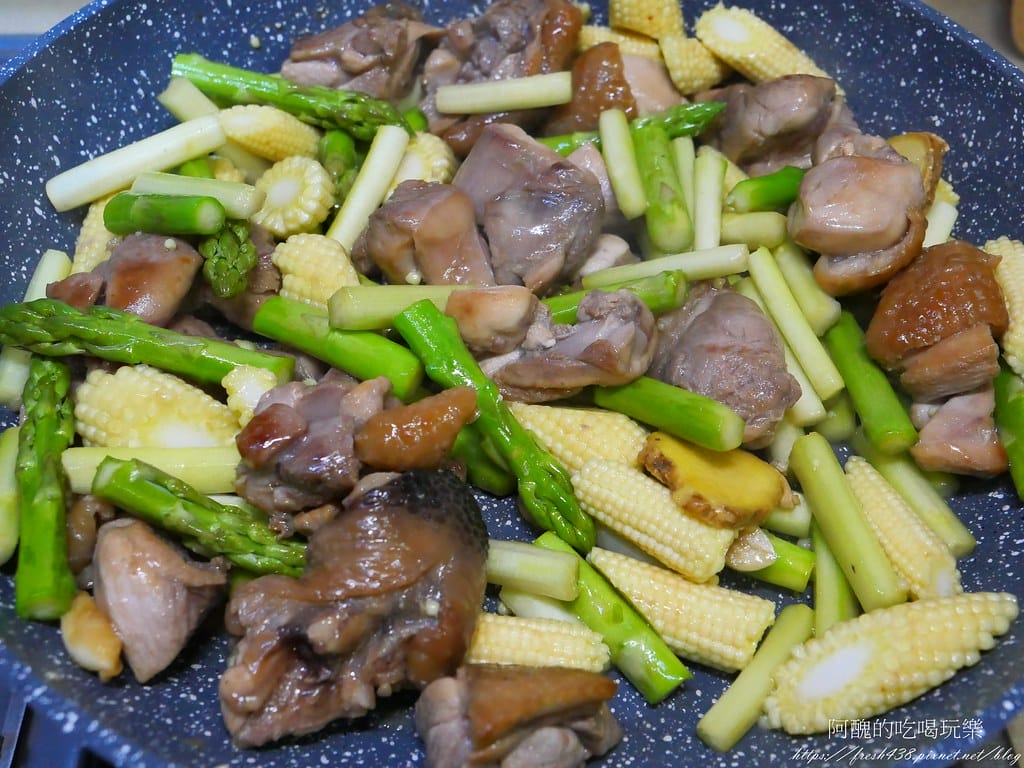 去骨雞腿肉炒時蔬,一鍋到底,保證簡單又好吃。 - 第11張圖 P1022998