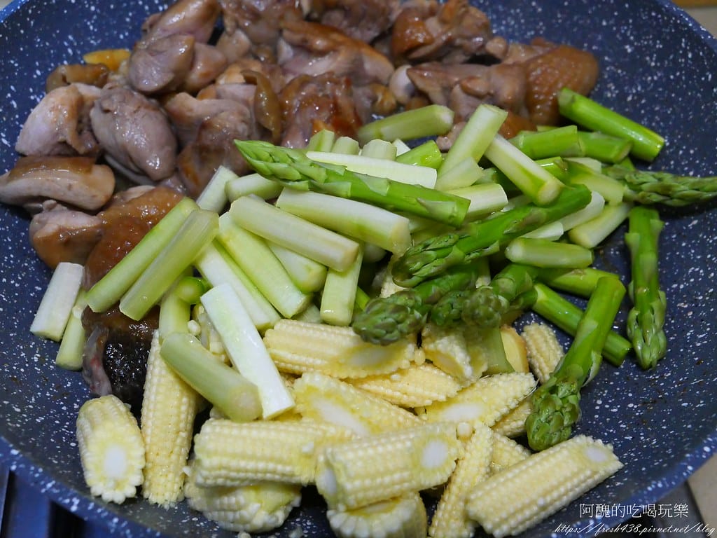 去骨雞腿肉炒時蔬,一鍋到底,保證簡單又好吃。 - 第10張圖 P1022997