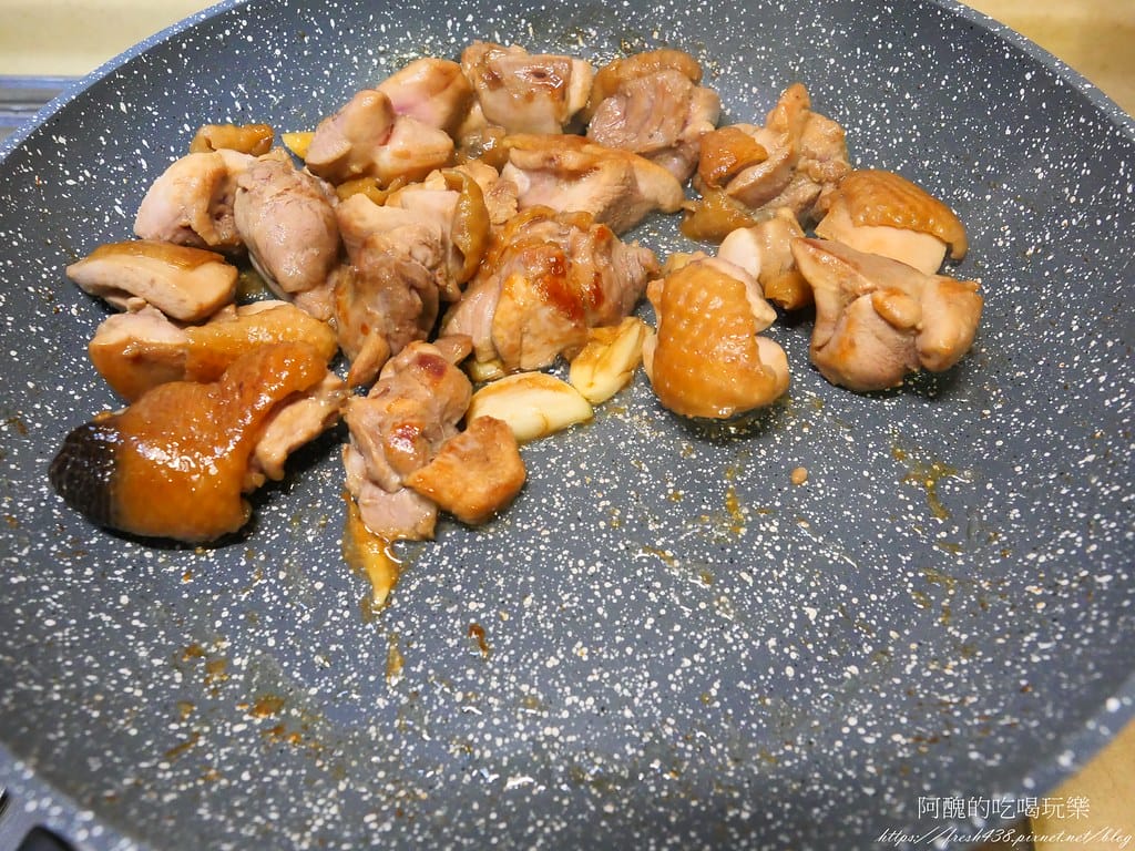 去骨雞腿肉炒時蔬,一鍋到底,保證簡單又好吃。 - 第9張圖 P1022996