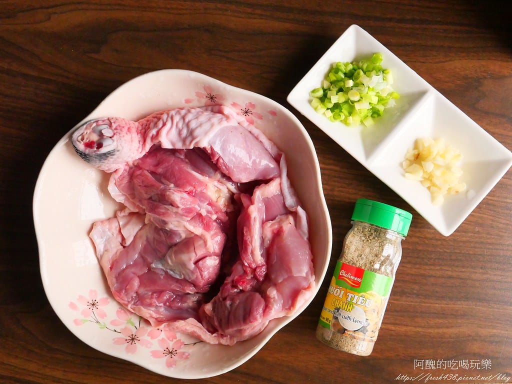 椒鹽雞腿排,新手必學的最簡單雞腿排料理。 - 第2張圖 P1022597