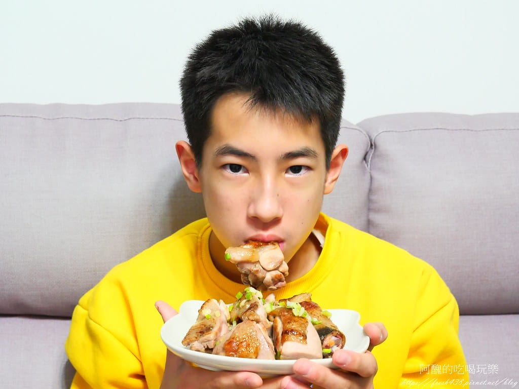 椒鹽雞腿排,新手必學的最簡單雞腿排料理。 - 第18張圖 P1022618