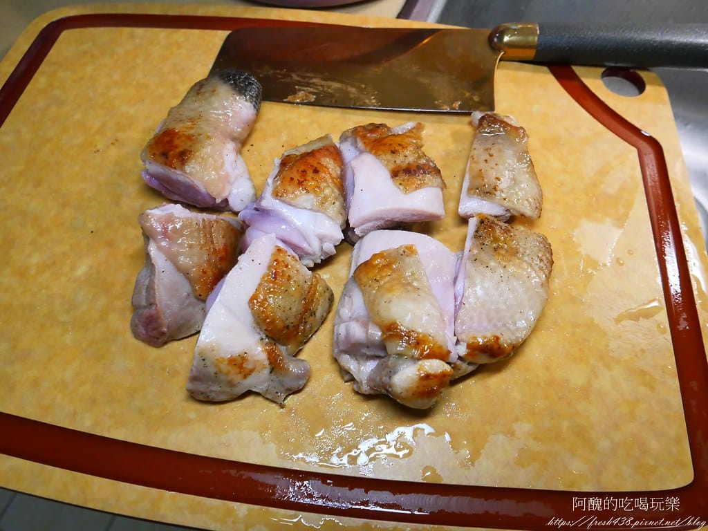 椒鹽雞腿排,新手必學的最簡單雞腿排料理。 - 第12張圖 P1022609