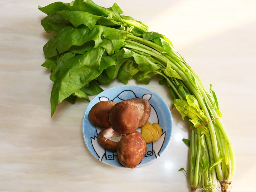 鮮香菇炒菠菜,減脂食譜,營養健康又順口。 - 第2張圖 2