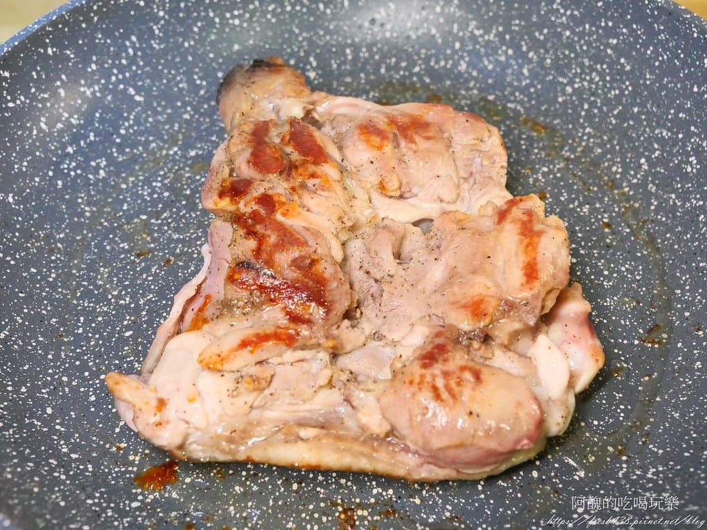 椒鹽雞腿排,新手必學的最簡單雞腿排料理。 - 第10張圖 P1022607