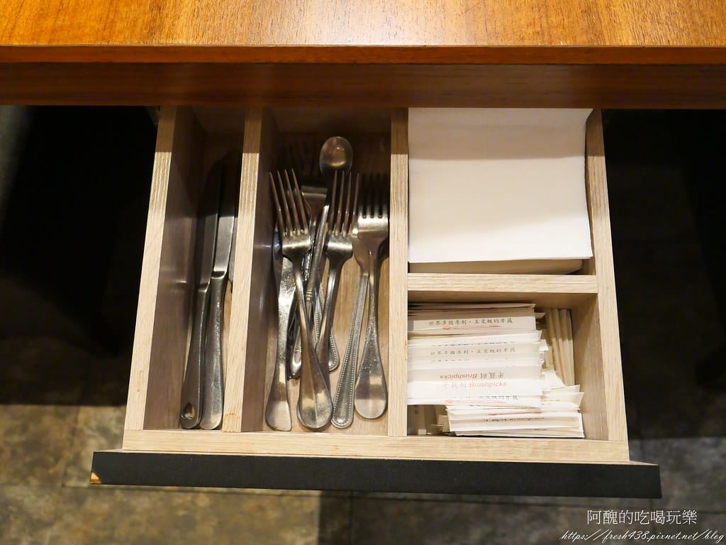 【板橋美食】彌敦道港式茶餐廳-板橋店,板橋聚餐的好去處,饕客必吃的港式茶餐廳。 - 第19張圖 19