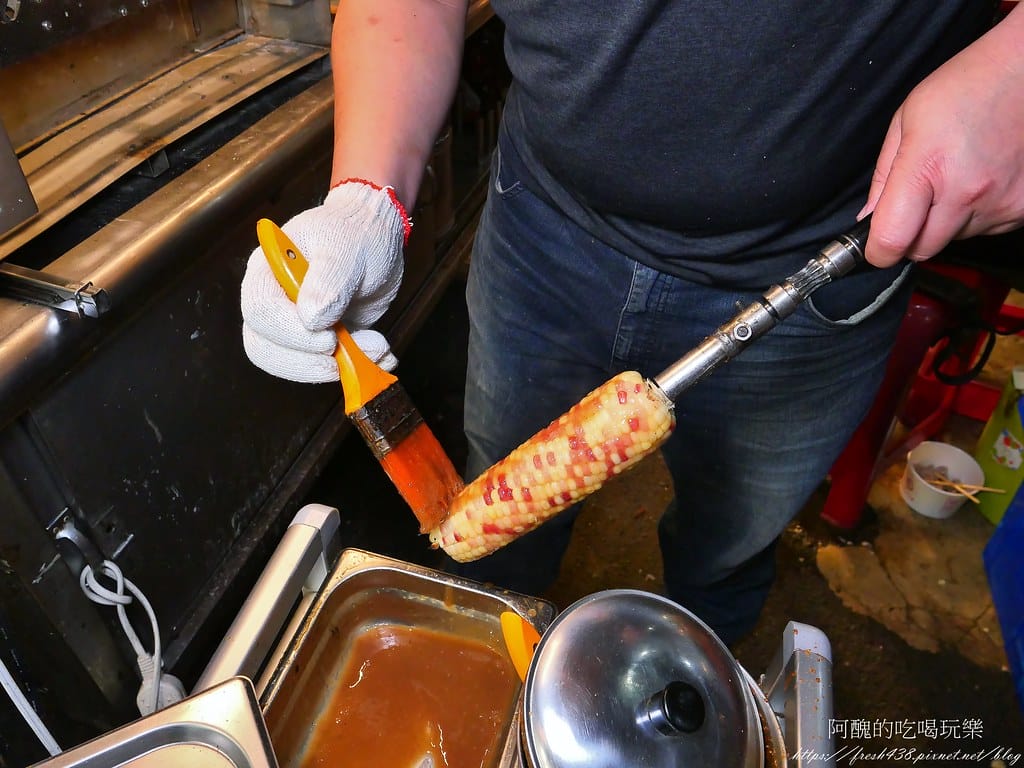【樹林美食】鑫家鄉黑石頭烤玉米,軟糯鹹香,特調中藥醬汁,老少咸宜!(停業) - 第18張圖 13