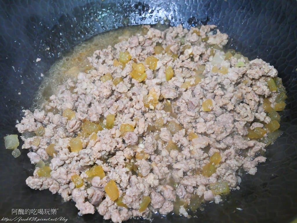 冬瓜肉燥,自己煮好簡單,省錢又美味,一滴油、一滴水也不必加。 - 第12張圖 P1026032