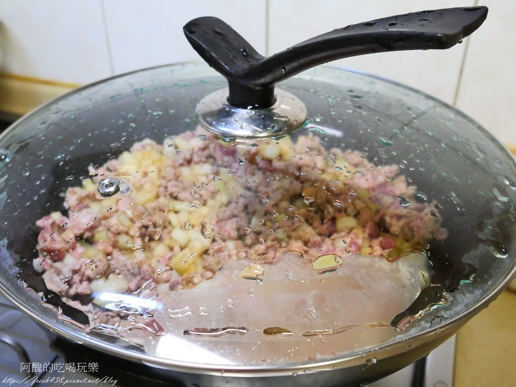 冬瓜肉燥,自己煮好簡單,省錢又美味,一滴油、一滴水也不必加。 - 第11張圖 P1026031