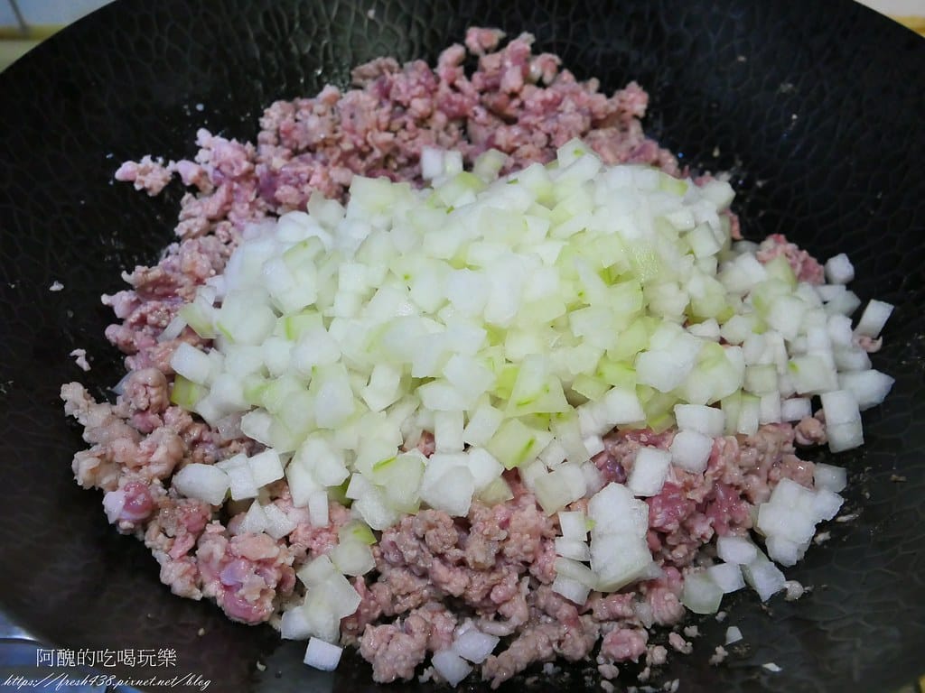 冬瓜肉燥,自己煮好簡單,省錢又美味,一滴油、一滴水也不必加。 - 第7張圖 P1026027