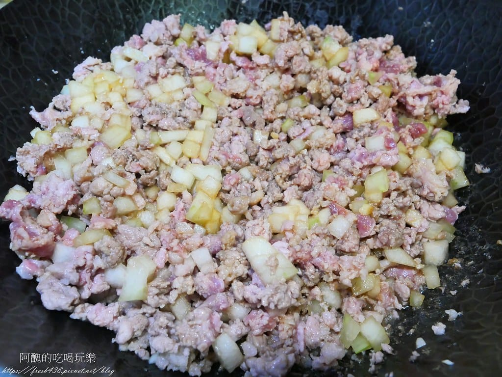冬瓜肉燥,自己煮好簡單,省錢又美味,一滴油、一滴水也不必加。 - 第10張圖 P1026030