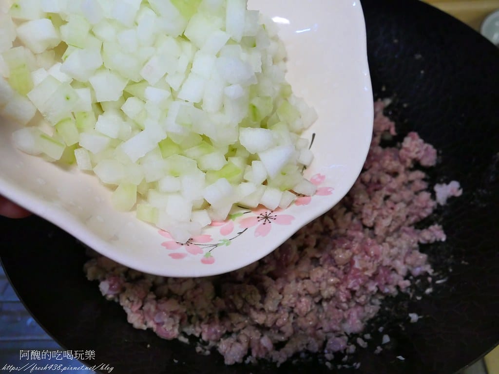 冬瓜肉燥,自己煮好簡單,省錢又美味,一滴油、一滴水也不必加。 - 第6張圖 P1026026
