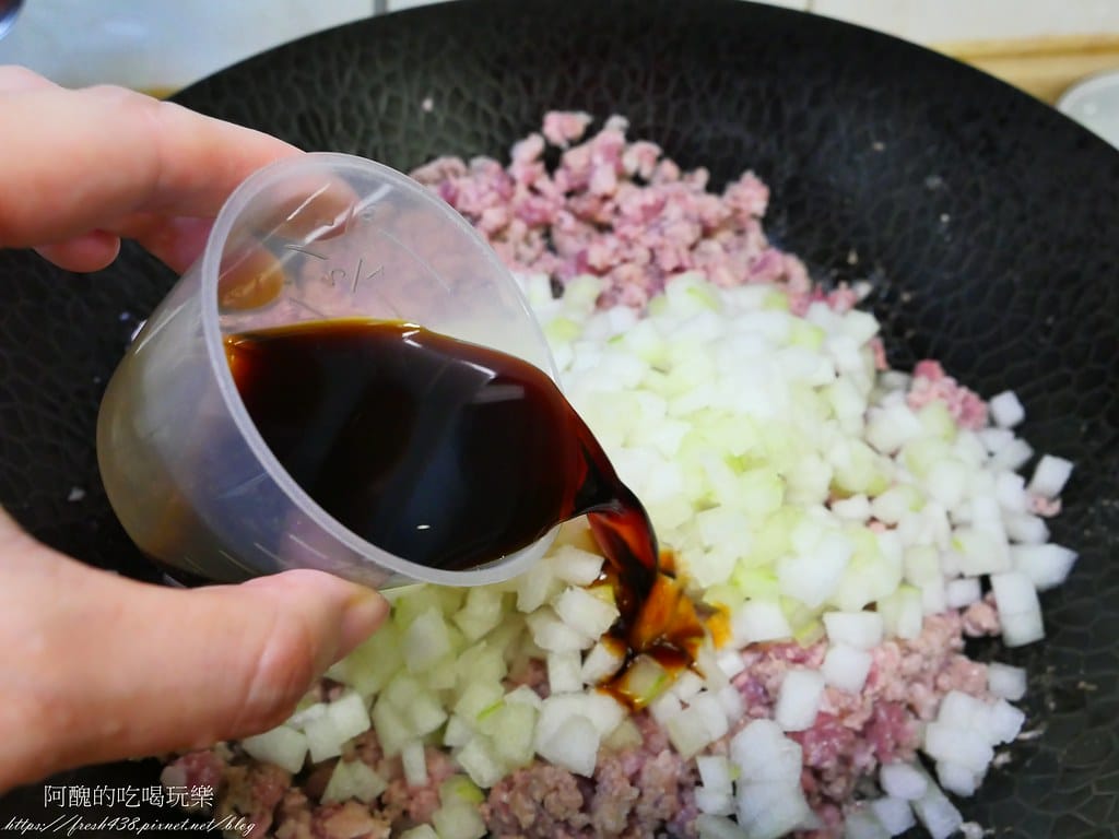 冬瓜肉燥,自己煮好簡單,省錢又美味,一滴油、一滴水也不必加。 - 第8張圖 P1026028