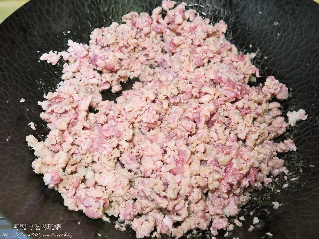 冬瓜肉燥,自己煮好簡單,省錢又美味,一滴油、一滴水也不必加。 - 第5張圖 P1026025