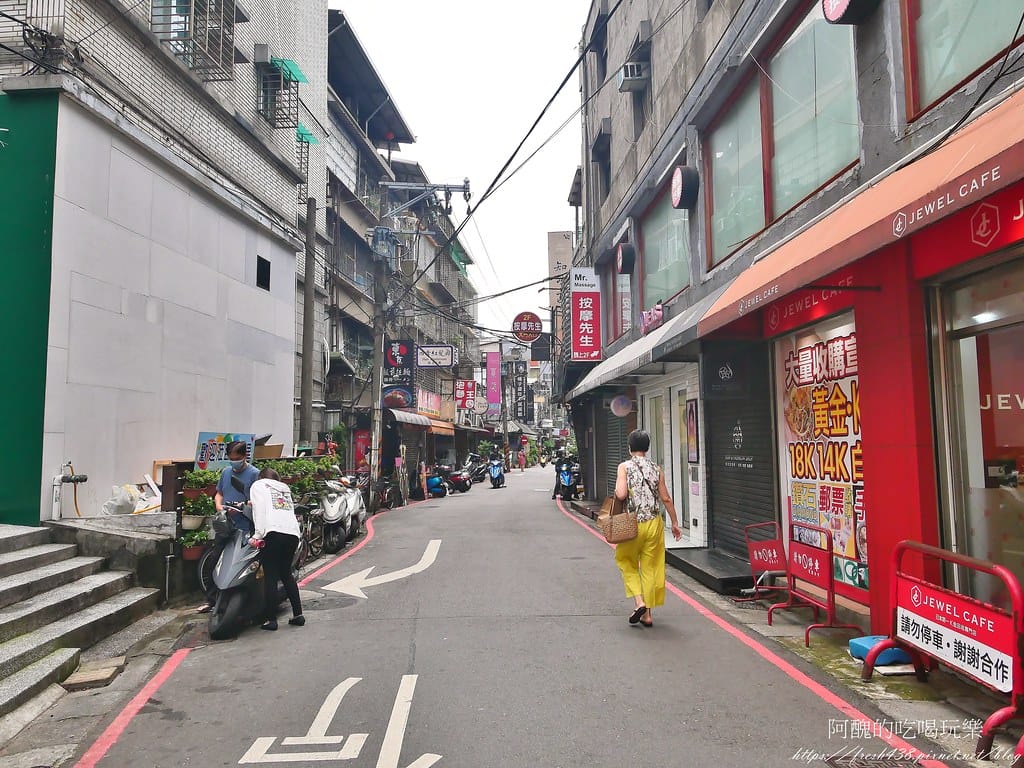 【新埔捷運站美食】東京板前豚骨拉麵-板橋店,每日現熬蔬菜大骨湯,加湯加麵不用錢! - 第4張圖 2