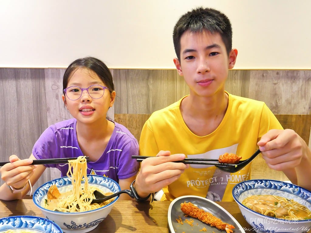 【新埔捷運站美食】東京板前豚骨拉麵-板橋店,每日現熬蔬菜大骨湯,加湯加麵不用錢! - 第37張圖 24