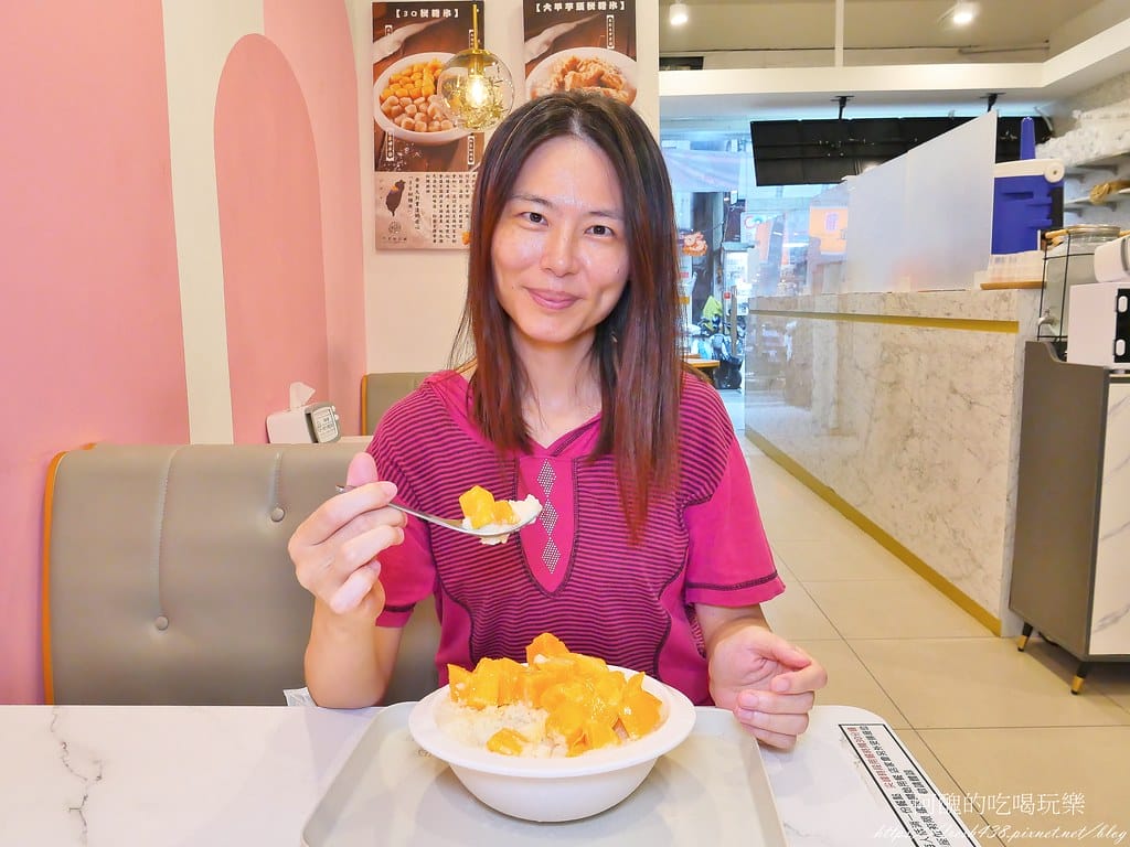 【台北美食】何家甜品鋪-公館汀州,剉冰、雪花冰超級消暑,吃甜品找何家就對了。 - 第40張圖 35