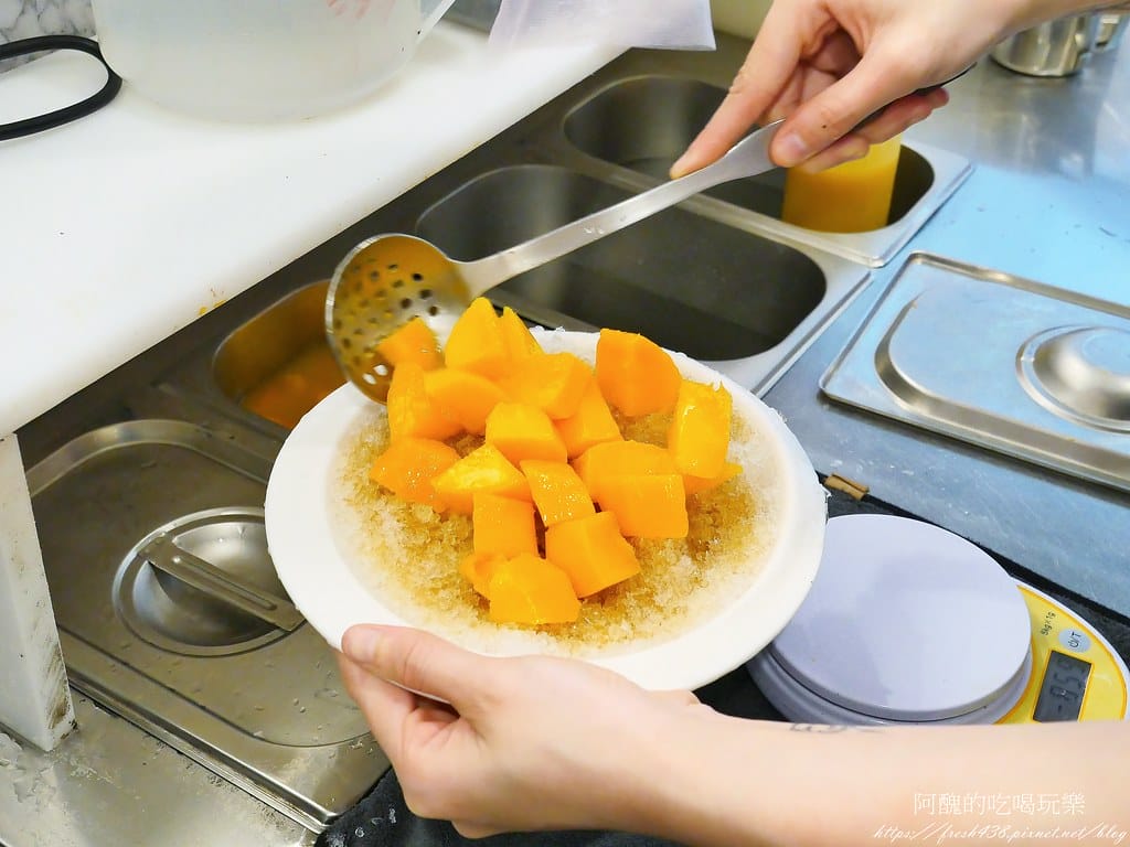 【台北美食】何家甜品鋪-公館汀州,剉冰、雪花冰超級消暑,吃甜品找何家就對了。 - 第36張圖 31