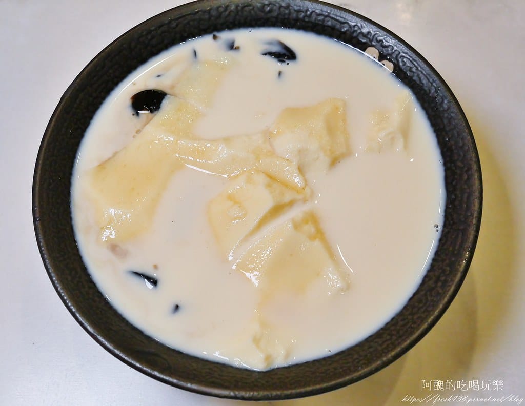 【台北美食】何家甜品鋪-公館汀州,剉冰、雪花冰超級消暑,吃甜品找何家就對了。 - 第43張圖 38