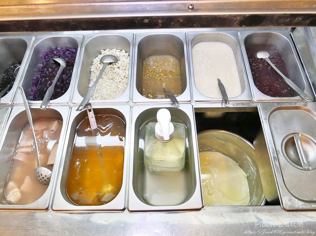 【台北美食】何家甜品鋪-公館汀州,剉冰、雪花冰超級消暑,吃甜品找何家就對了。 - 第15張圖 13