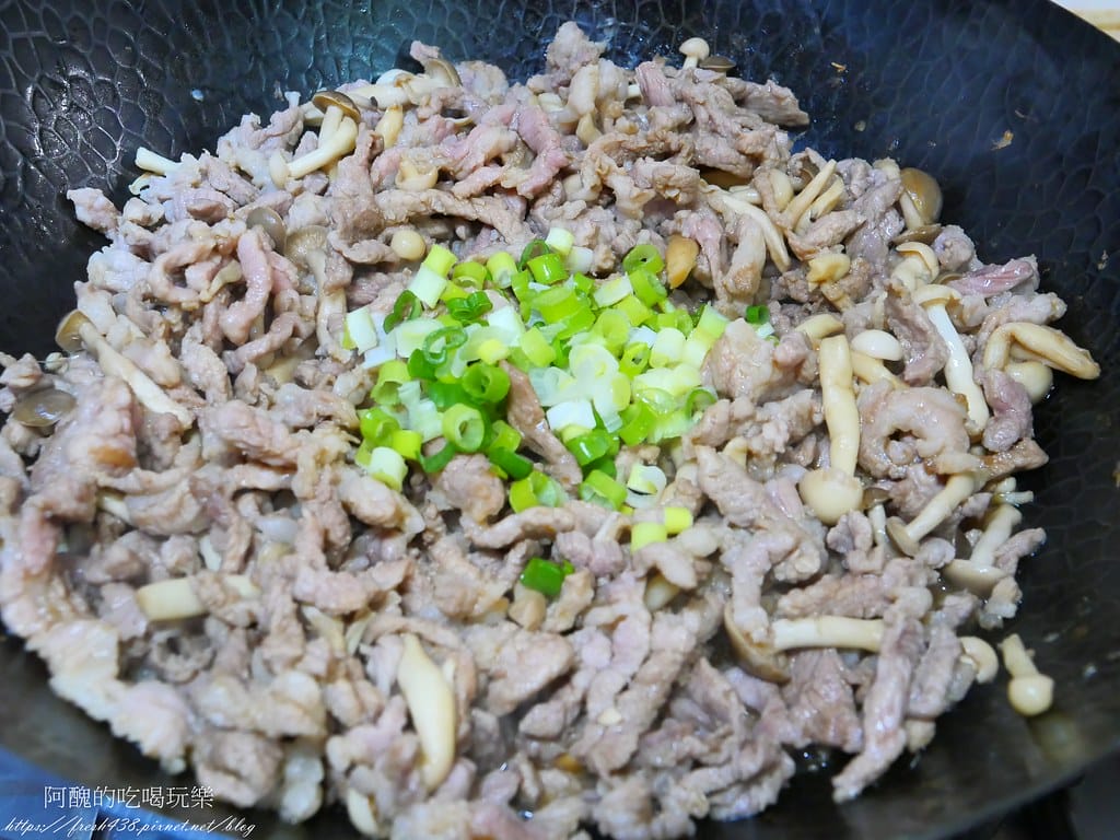 鮮菇炒肉絲,備料簡單,5分鐘就能上桌的家常料理。 - 第8張圖 P1024968