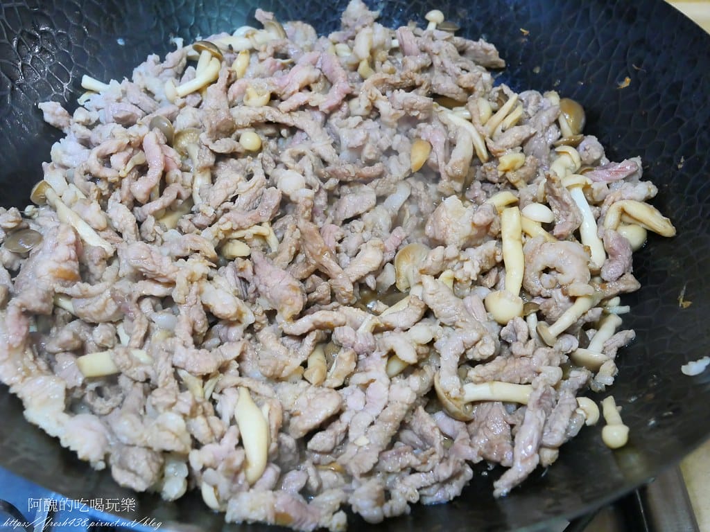 鮮菇炒肉絲,備料簡單,5分鐘就能上桌的家常料理。 - 第6張圖 P1024966