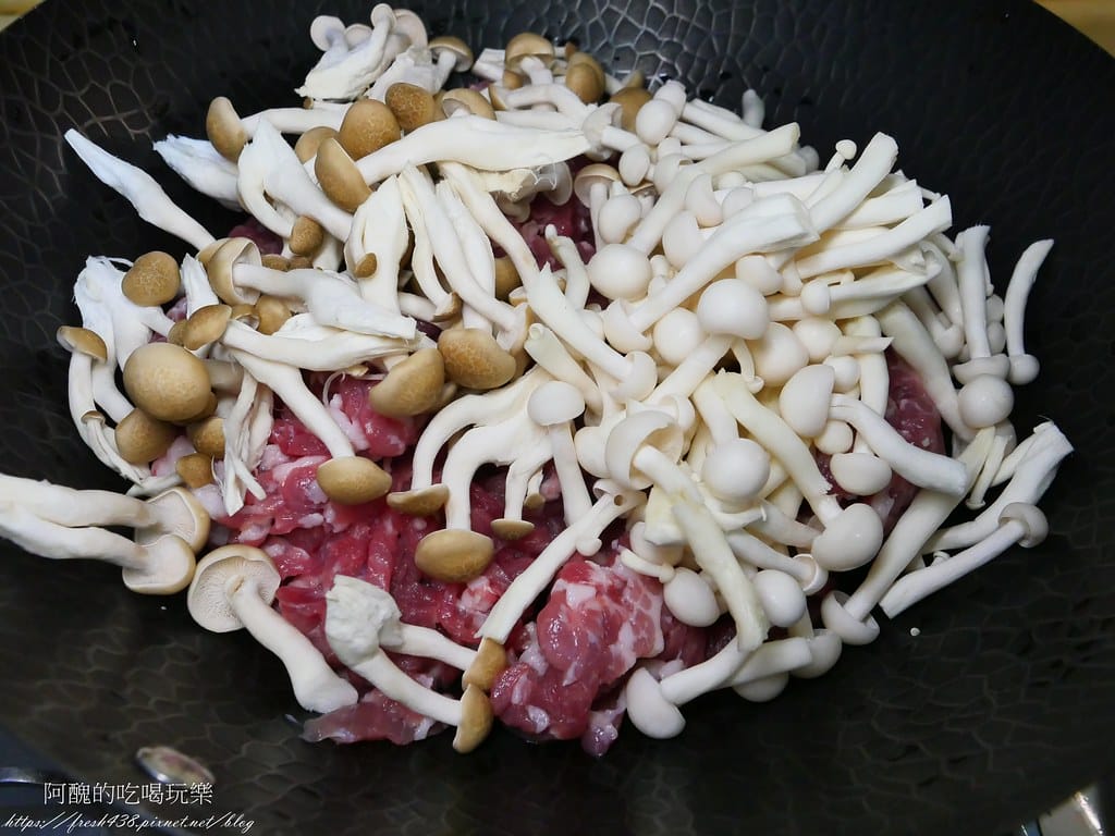 鮮菇炒肉絲,備料簡單,5分鐘就能上桌的家常料理。 - 第3張圖 P1024962
