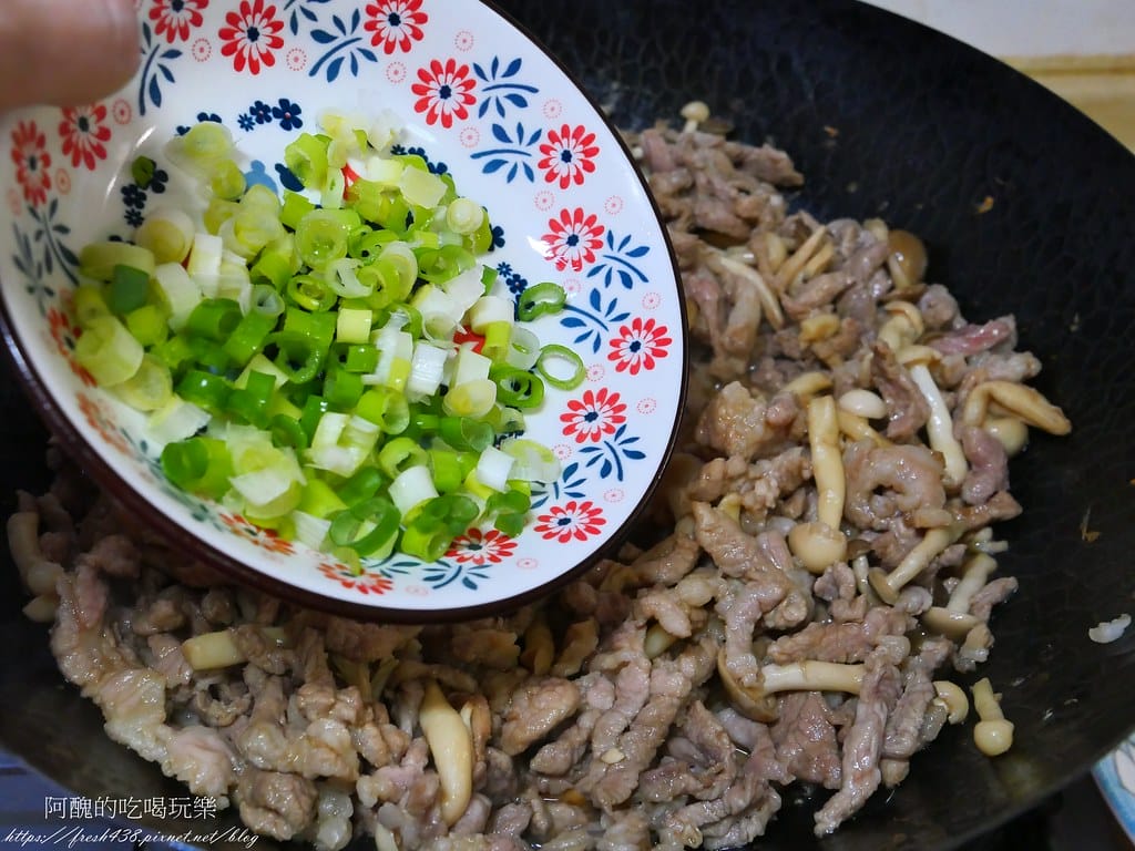 鮮菇炒肉絲,備料簡單,5分鐘就能上桌的家常料理。 - 第7張圖 P1024967