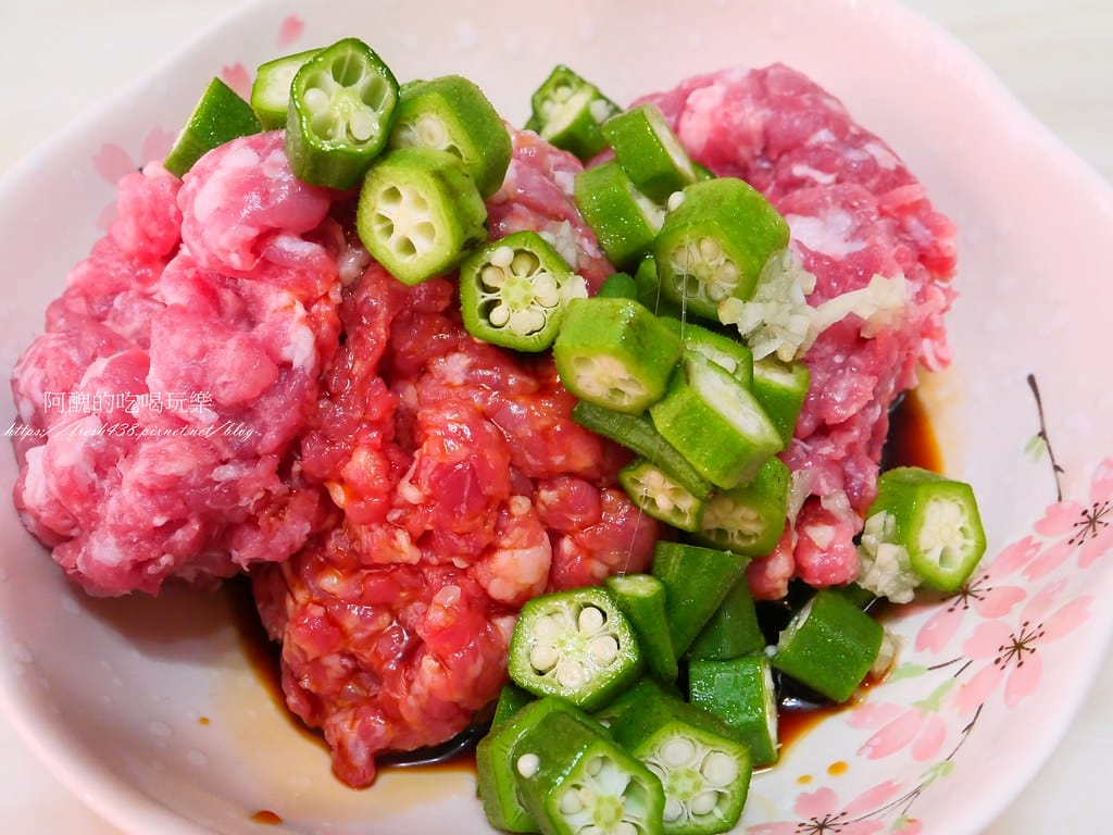 【電鍋食譜】秋葵蒸肉,零廚藝料理,廚房新手也能快速餵飽全家人。 - 第8張圖 P1027299