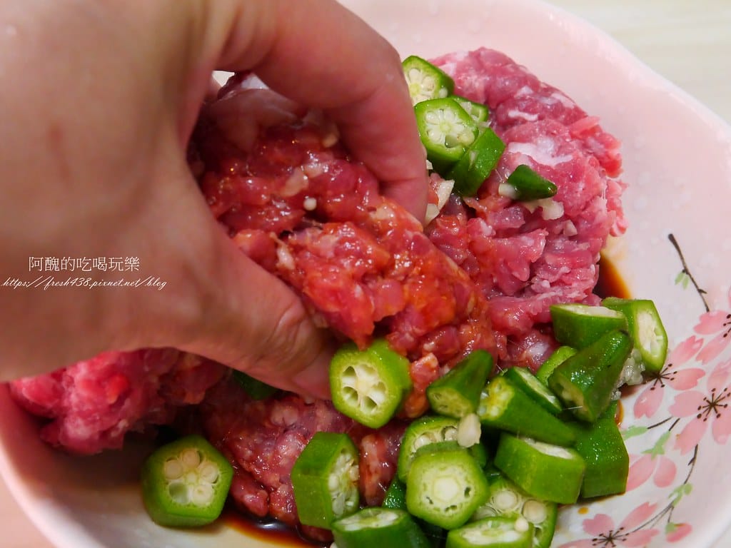 【電鍋食譜】秋葵蒸肉,零廚藝料理,廚房新手也能快速餵飽全家人。 - 第9張圖 P1027300
