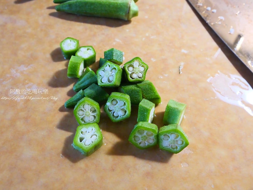 【電鍋食譜】秋葵蒸肉,零廚藝料理,廚房新手也能快速餵飽全家人。 - 第5張圖 P1027294