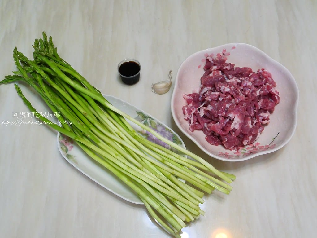 蘆筍炒肉絲,好吃到破表,3分鐘輕易上桌,趕快學起來。 - 第2張圖 P1027315