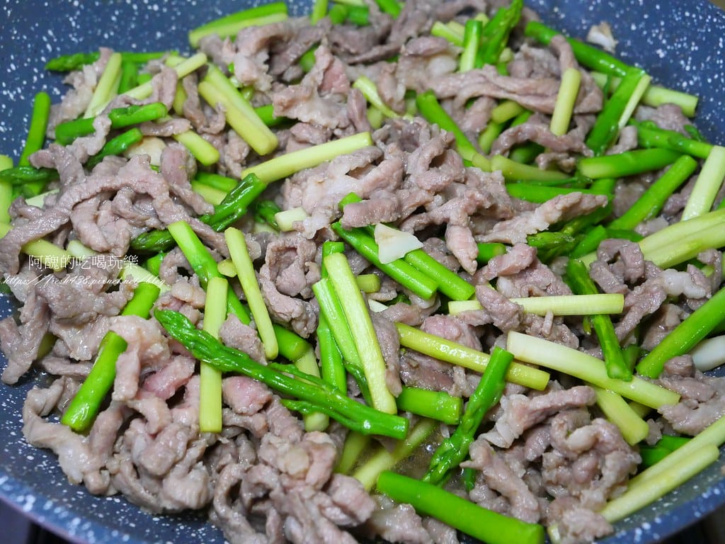 蘆筍炒肉絲,好吃到破表,3分鐘輕易上桌,趕快學起來。 - 第10張圖 P1027325