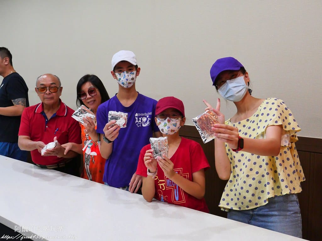 【韓國景點】Kim & Kimchi school 韓國傳統美食體驗館,韓式四角飯糰DIY、韓服體驗。 - 第33張圖 26