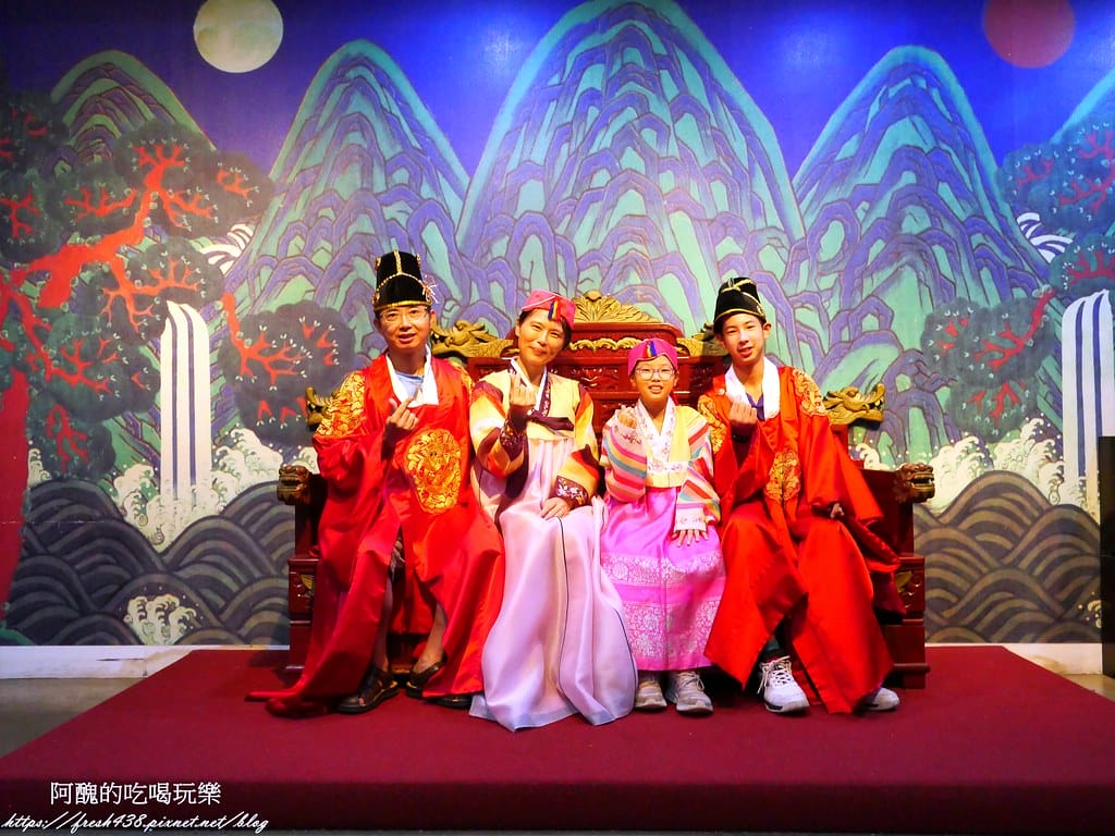 【韓國景點】Kim & Kimchi school 韓國傳統美食體驗館,韓式四角飯糰DIY、韓服體驗。 - 第41張圖 37