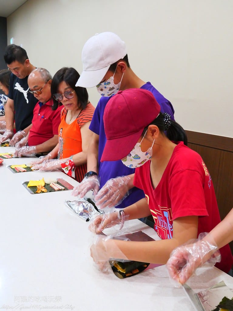 【韓國景點】Kim & Kimchi school 韓國傳統美食體驗館,韓式四角飯糰DIY、韓服體驗。 - 第32張圖 21