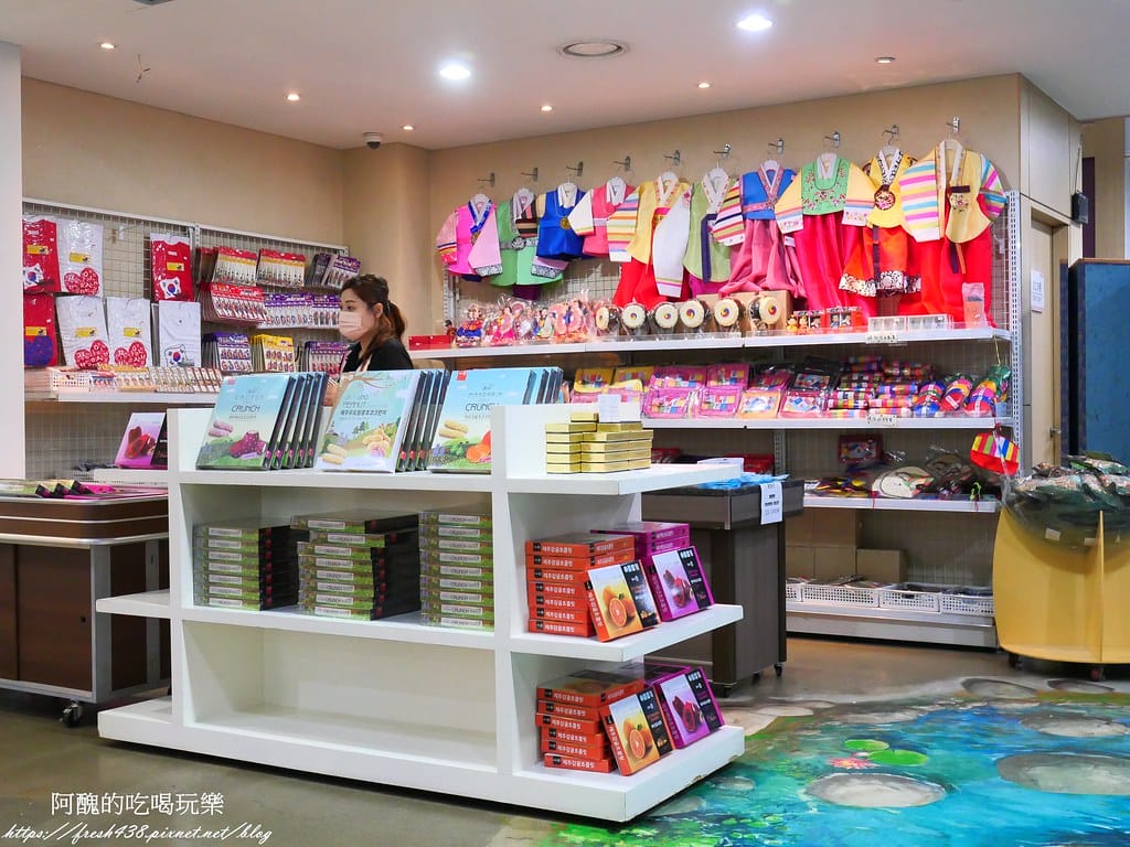 【韓國景點】Kim & Kimchi school 韓國傳統美食體驗館,韓式四角飯糰DIY、韓服體驗。 - 第44張圖 33