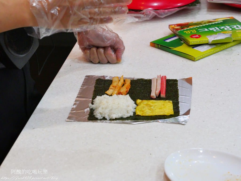 【韓國景點】Kim & Kimchi school 韓國傳統美食體驗館,韓式四角飯糰DIY、韓服體驗。 - 第23張圖 11