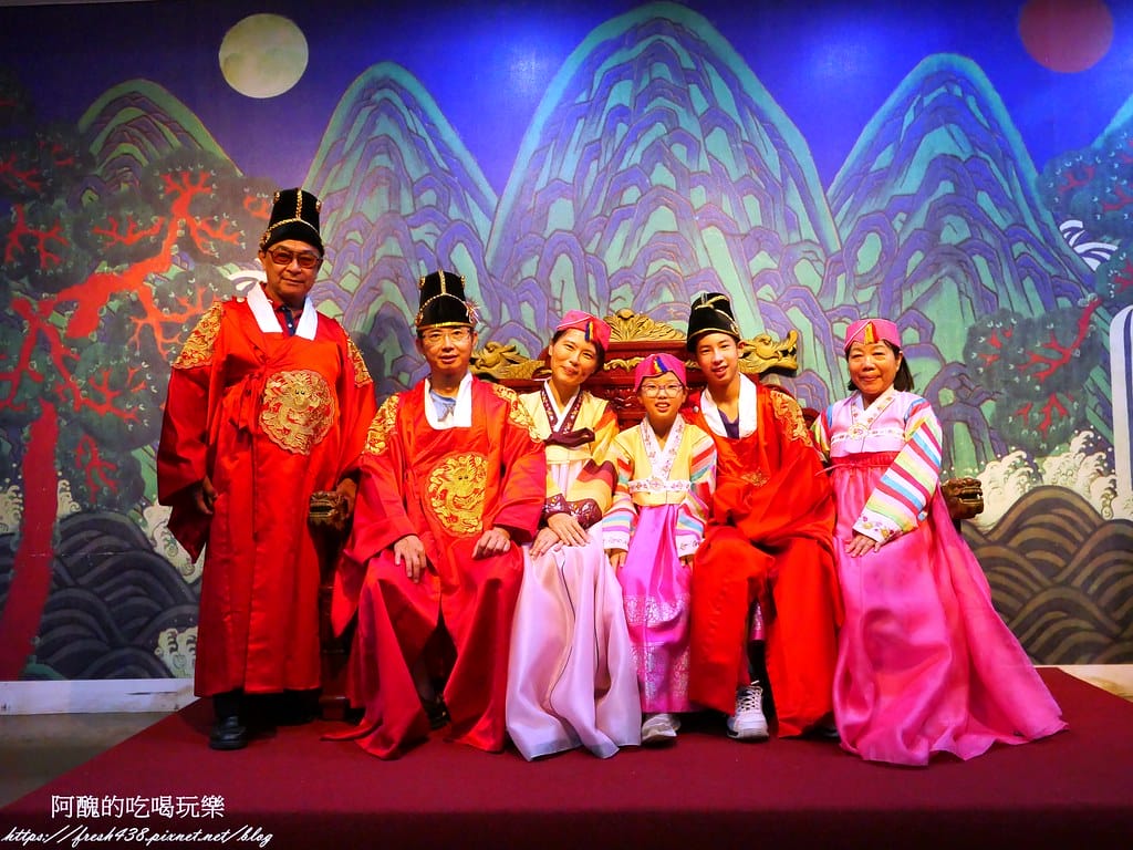【韓國景點】Kim & Kimchi school 韓國傳統美食體驗館,韓式四角飯糰DIY、韓服體驗。 - 第42張圖 38