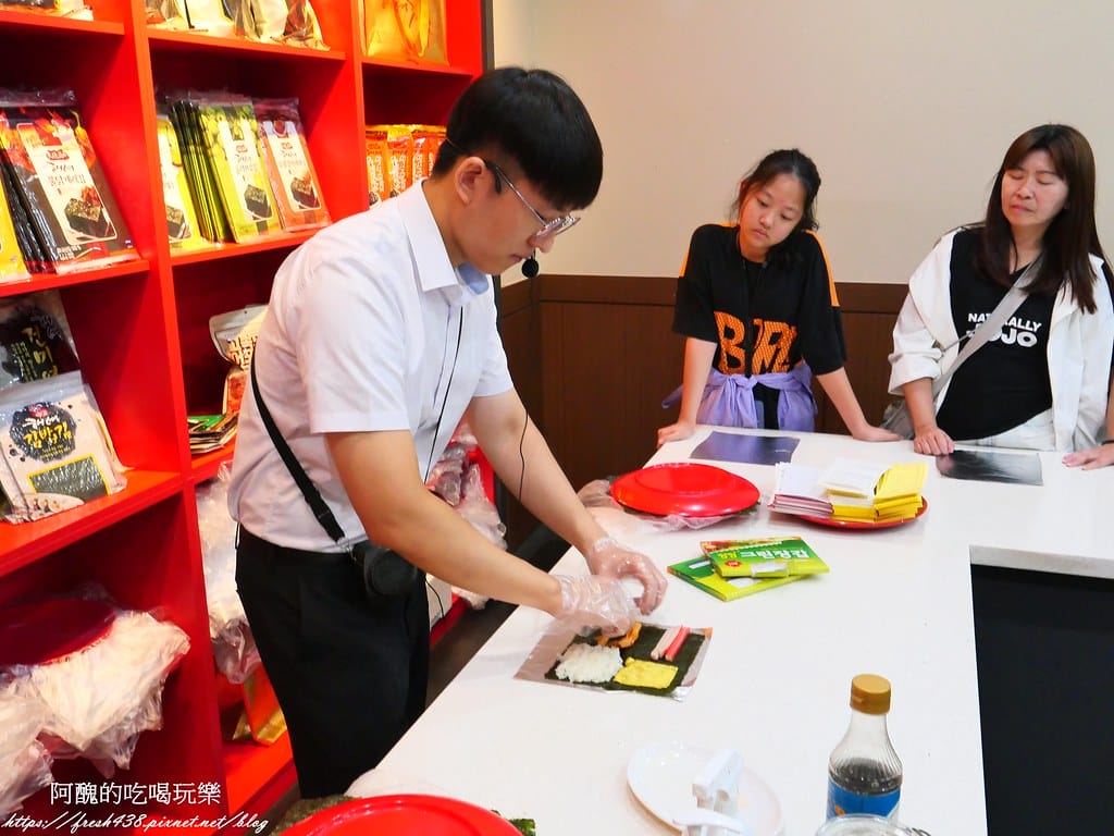 【韓國景點】Kim & Kimchi school 韓國傳統美食體驗館,韓式四角飯糰DIY、韓服體驗。 - 第22張圖 10