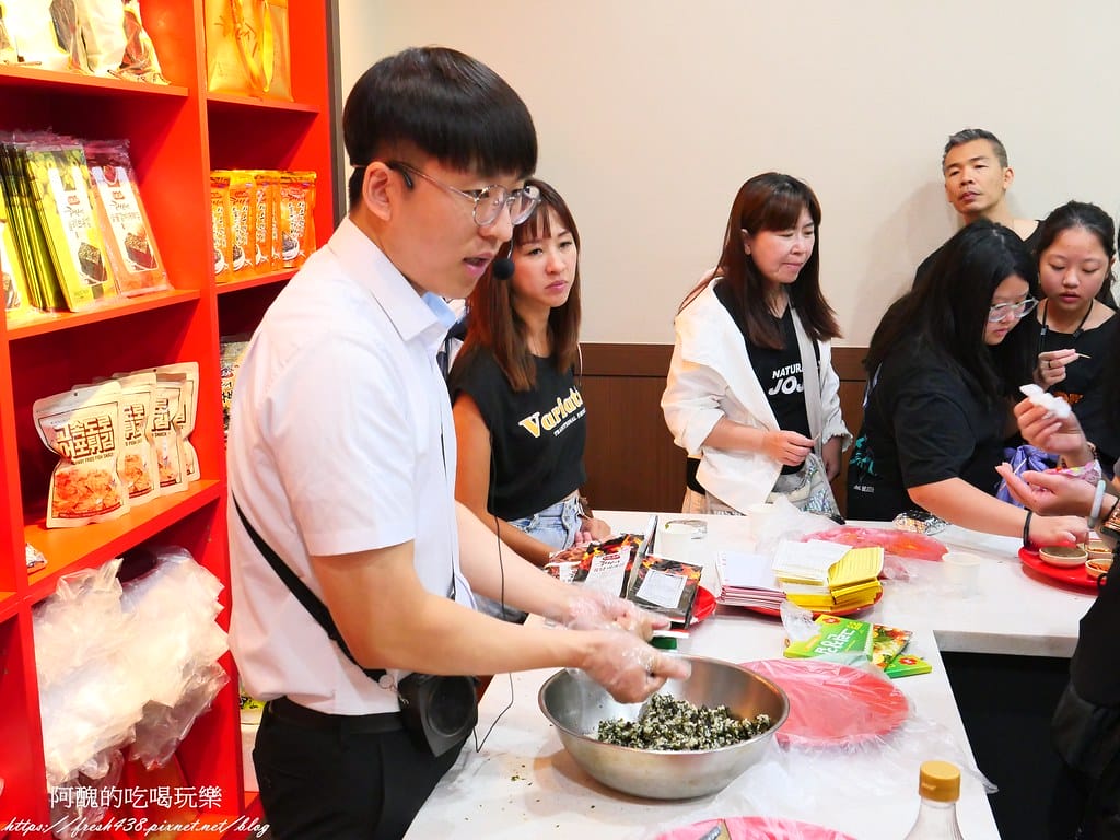 【韓國景點】Kim & Kimchi school 韓國傳統美食體驗館,韓式四角飯糰DIY、韓服體驗。 - 第35張圖 28