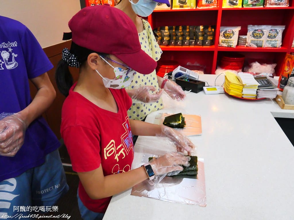 【韓國景點】Kim & Kimchi school 韓國傳統美食體驗館,韓式四角飯糰DIY、韓服體驗。 - 第31張圖 22