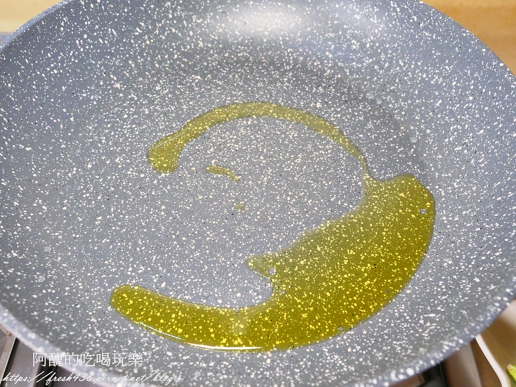 蘆筍炒蛋,5分鐘上菜,想不到那麼香醇又下飯。 - 第4張圖 P1029400