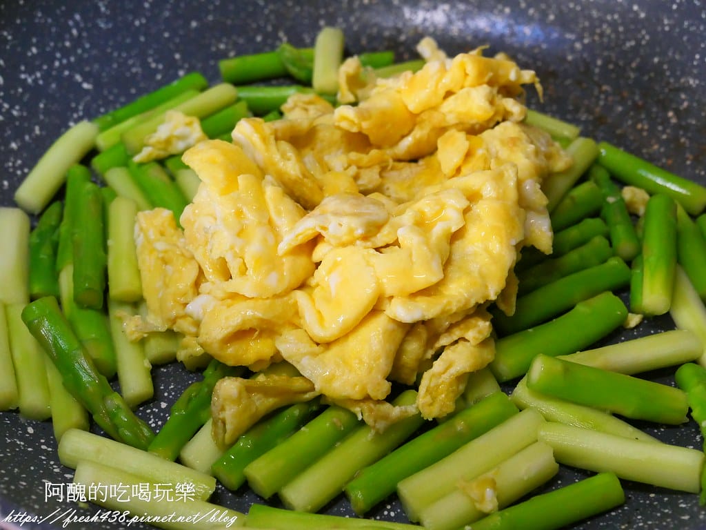 蘆筍炒蛋,5分鐘上菜,想不到那麼香醇又下飯。 - 第12張圖 P1029408