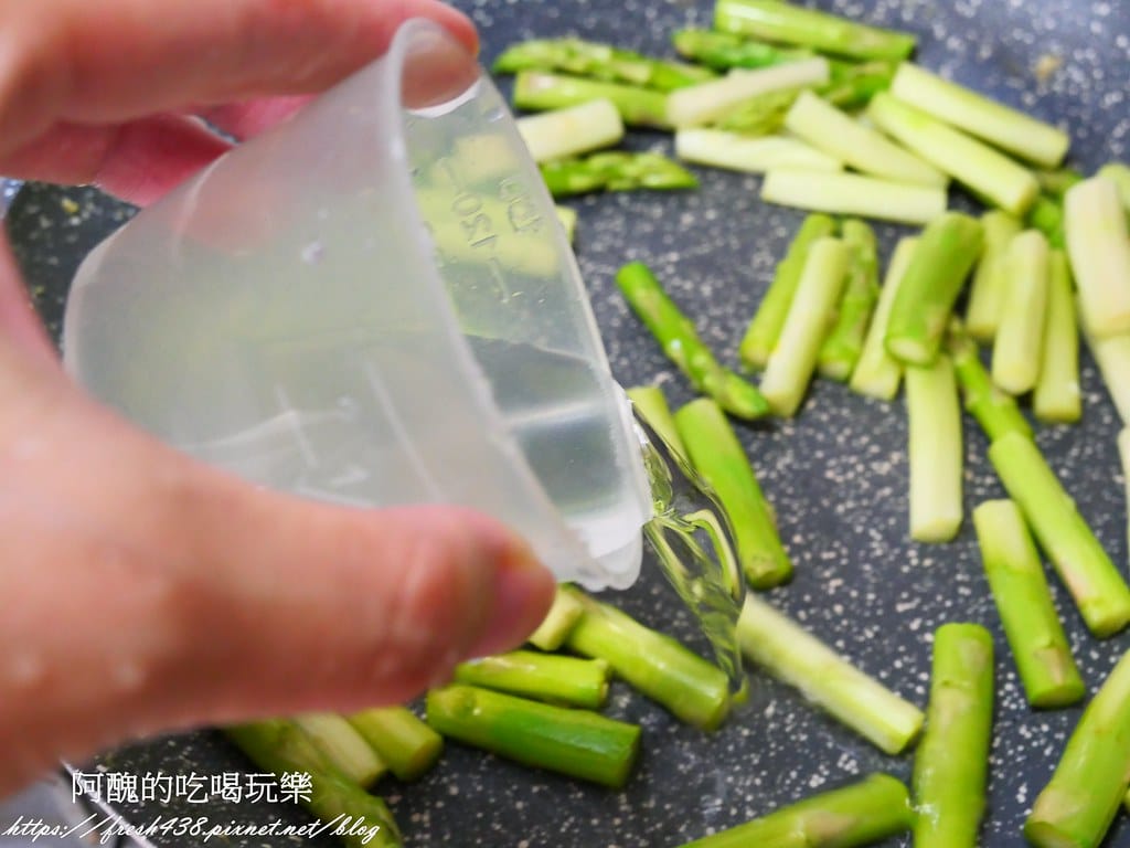 蘆筍炒蛋,5分鐘上菜,想不到那麼香醇又下飯。 - 第9張圖 P1029405