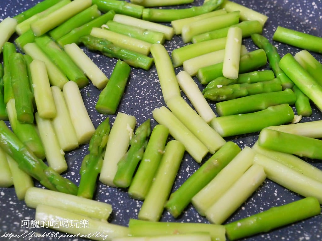 蘆筍炒蛋,5分鐘上菜,想不到那麼香醇又下飯。 - 第10張圖 P1029406