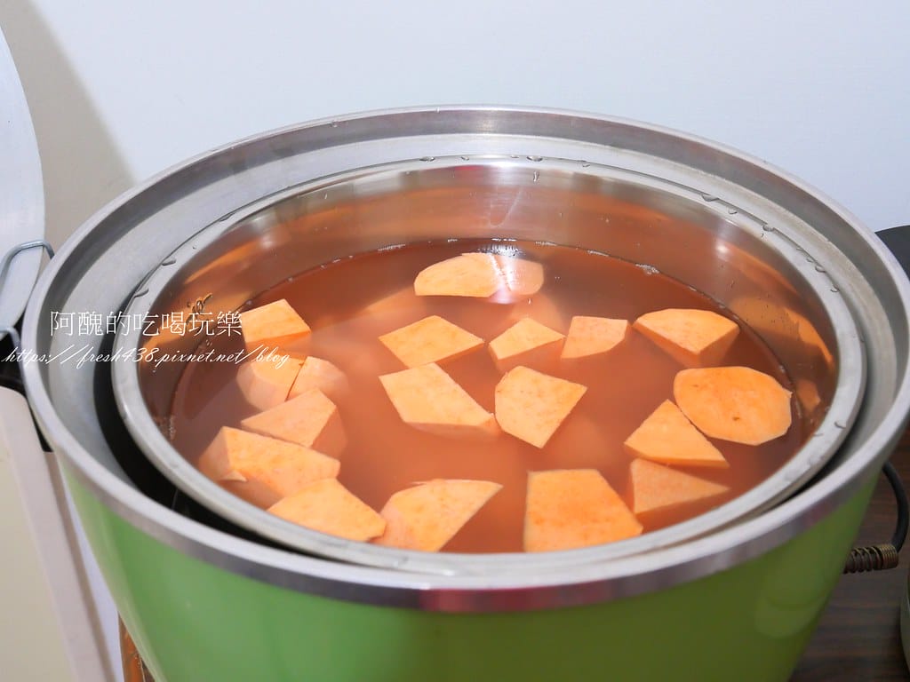 【電鍋食譜】地瓜湯,免顧火,煮出鬆軟、湯卻不糊爛的地瓜甜湯。 - 第6張圖 6