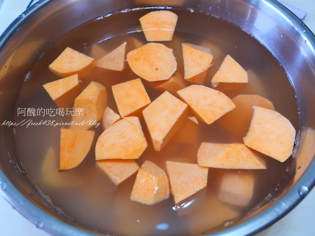 【電鍋食譜】地瓜湯,免顧火,煮出鬆軟、湯卻不糊爛的地瓜甜湯。 - 第5張圖 5