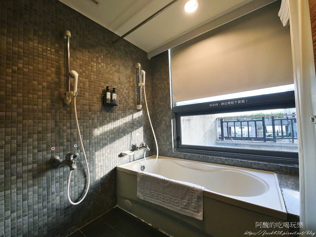 【台南住宿】柳營尖山埤渡假村,搭船遊湖、有泳池、能露營、走步道,能帶寵物入住木屋,適合全家大小入住的渡假村。 - 第55張圖 36