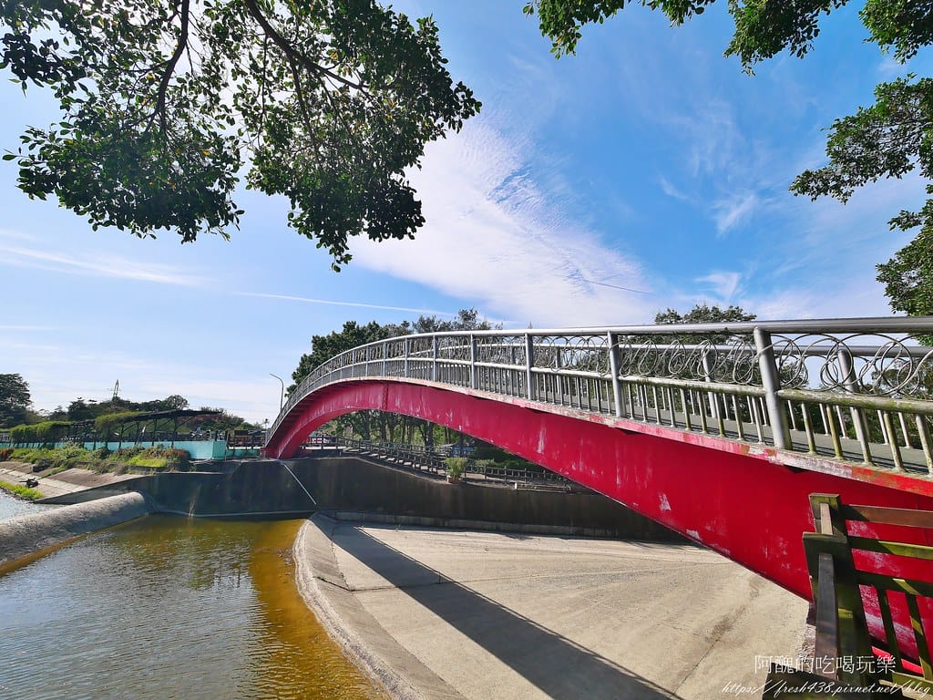 【台南住宿】柳營尖山埤渡假村,搭船遊湖、有泳池、能露營、走步道,能帶寵物入住木屋,適合全家大小入住的渡假村。 - 第40張圖 51